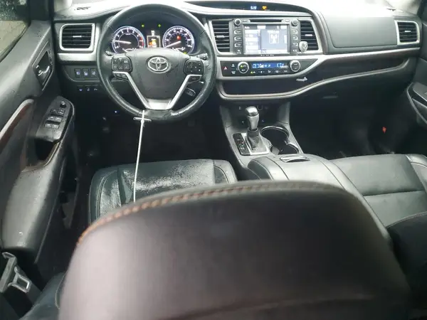 5TDDKRFH7GS321120 2016 TOYOTA HIGHLANDER - Image 8