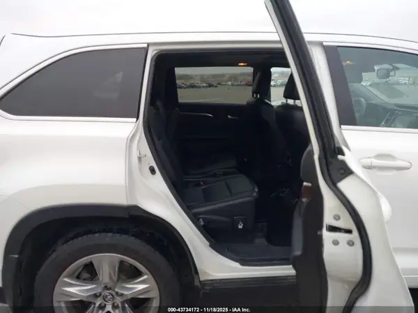 5TDDKRFH7GS332070 2016 TOYOTA HIGHLANDER - Image 8