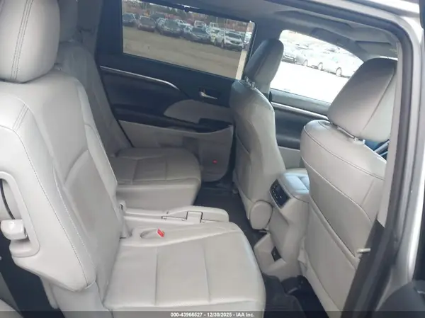 5TDDKRFH7GS355879 2016 TOYOTA HIGHLANDER - Image 8