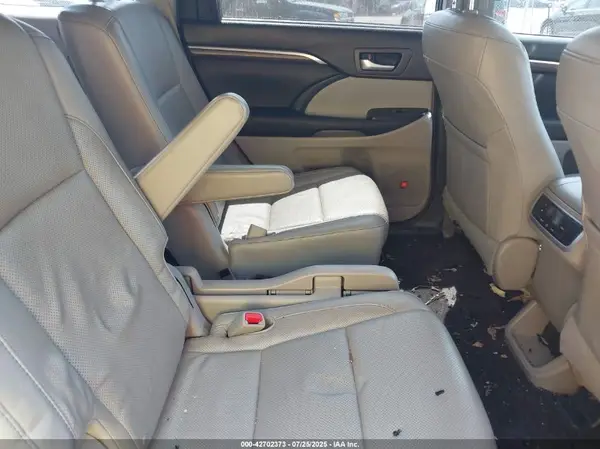 5TDDKRFH8GS270260 2016 TOYOTA HIGHLANDER - Image 8