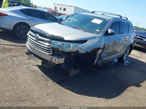 5TDDKRFH8GS282229 2016 TOYOTA HIGHLANDER - Image 2