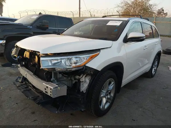5TDDKRFH8GS310952 2016 TOYOTA HIGHLANDER - Image 2