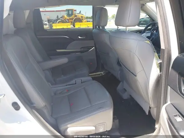 5TDDKRFH8GS330439 2016 TOYOTA HIGHLANDER - Image 8