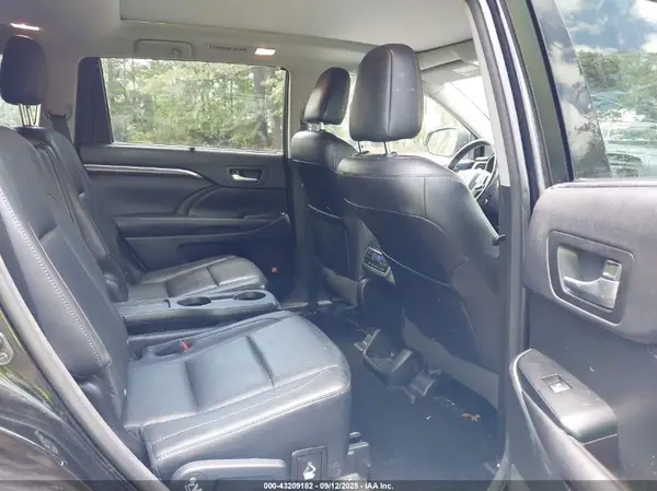 5TDDKRFH8GS355485 2016 TOYOTA HIGHLANDER - Image 8