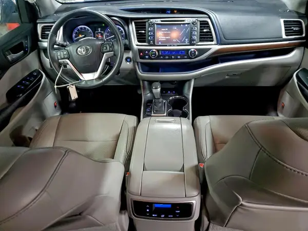 5TDDKRFHXGS225823 2016 TOYOTA HIGHLANDER - Image 8