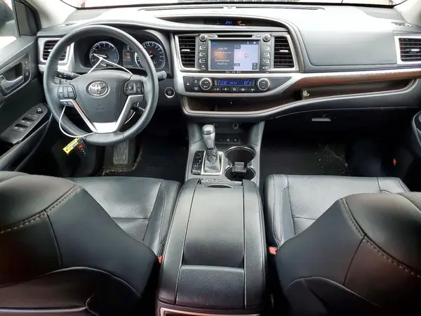5TDDKRFHXGS226230 2016 TOYOTA HIGHLANDER - Image 8