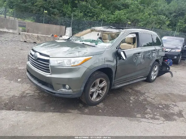 5TDDKRFHXGS232092 2016 TOYOTA HIGHLANDER - Image 2