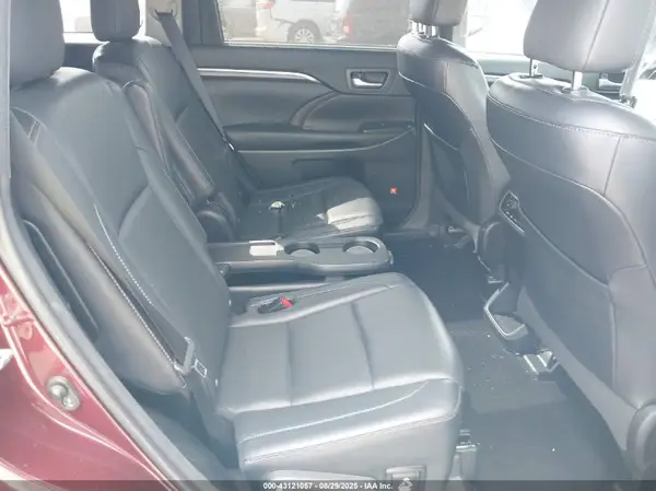 5TDDKRFHXGS235106 2016 TOYOTA HIGHLANDER - Image 8