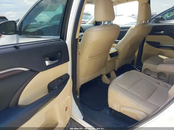 5TDDKRFHXGS241021 2016 TOYOTA HIGHLANDER - Image 8