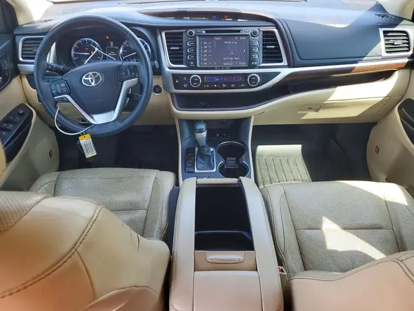5TDDKRFHXGS243318 2016 TOYOTA HIGHLANDER - Image 8