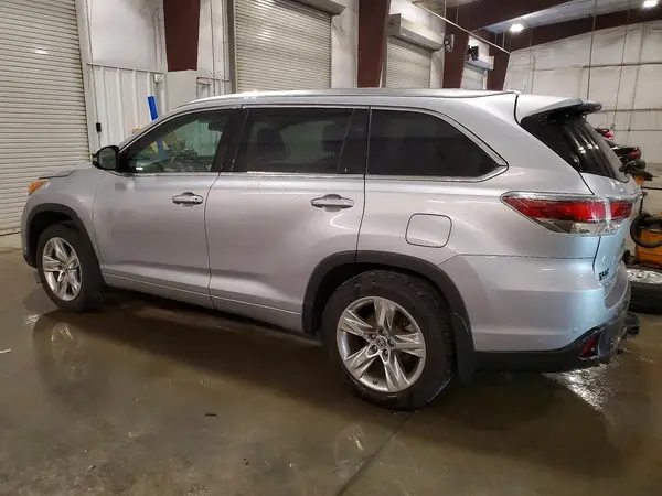5TDDKRFHXGS247143 2016 TOYOTA HIGHLANDER - Image 2