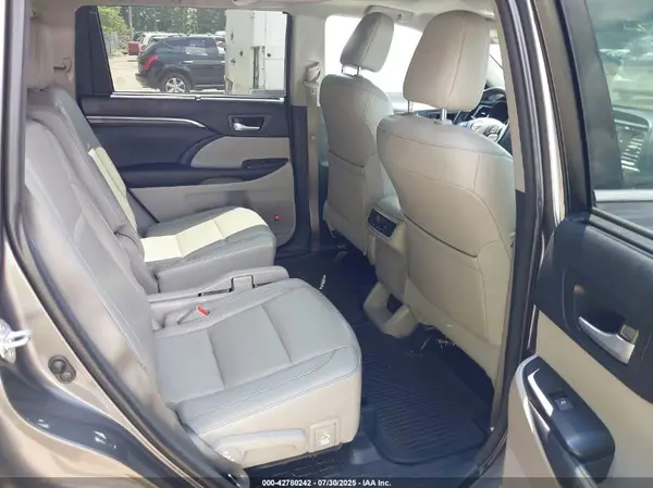 5TDDKRFHXGS247773 2016 TOYOTA HIGHLANDER - Image 8