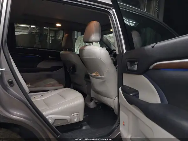 5TDDKRFHXGS266050 2016 TOYOTA HIGHLANDER - Image 8