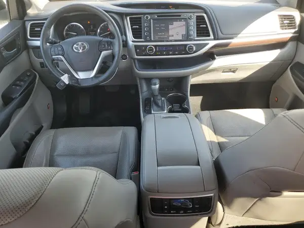 5TDDKRFHXGS267408 2016 TOYOTA HIGHLANDER - Image 8