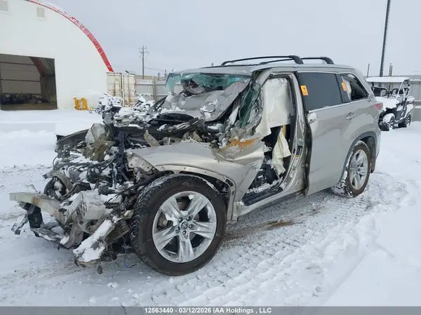 5TDDKRFHXGS285486 2016 TOYOTA HIGHLANDER - Image 2