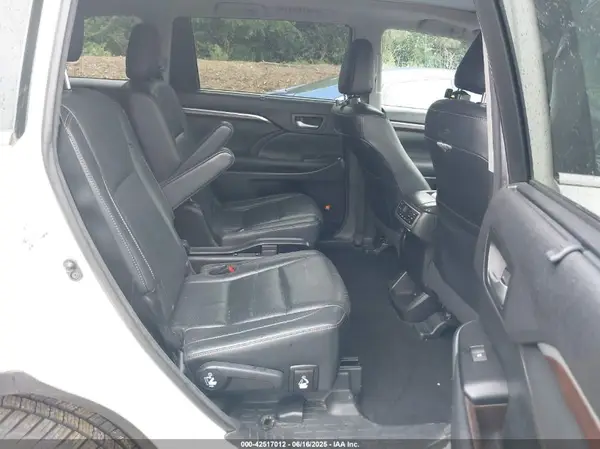 5TDDKRFHXGS296455 2016 TOYOTA HIGHLANDER - Image 8