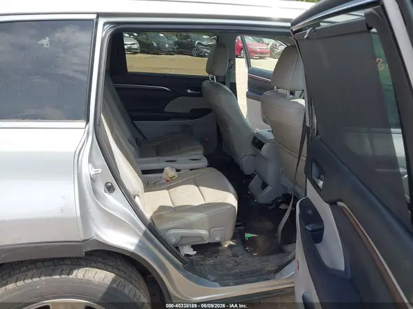 5TDDKRFHXGS298688 2016 TOYOTA HIGHLANDER - Image 8