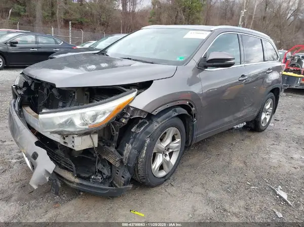 5TDDKRFHXGS303050 2016 TOYOTA HIGHLANDER - Image 2