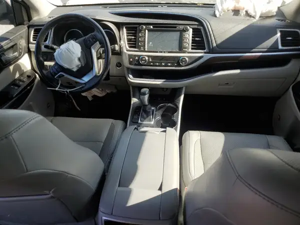 5TDDKRFHXGS306868 2016 TOYOTA HIGHLANDER - Image 8