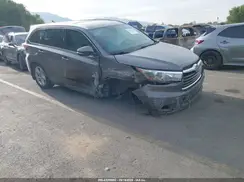 5TDDKRFHXGS321094 2016 TOYOTA HIGHLANDER