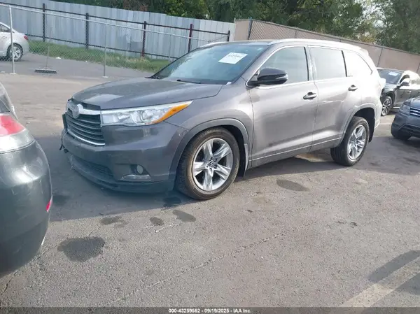 5TDDKRFHXGS321094 2016 TOYOTA HIGHLANDER - Image 2