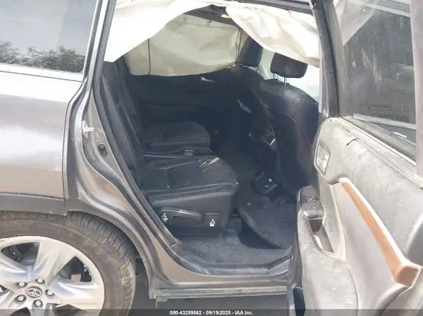 5TDDKRFHXGS321094 2016 TOYOTA HIGHLANDER - Image 8