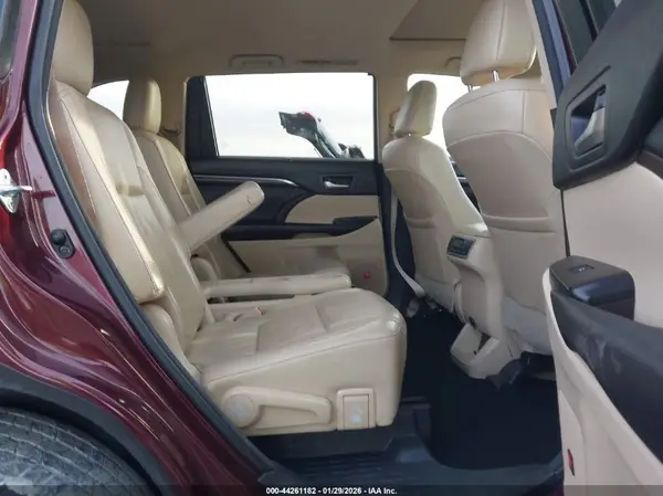 5TDDKRFHXGS326487 2016 TOYOTA HIGHLANDER - Image 8