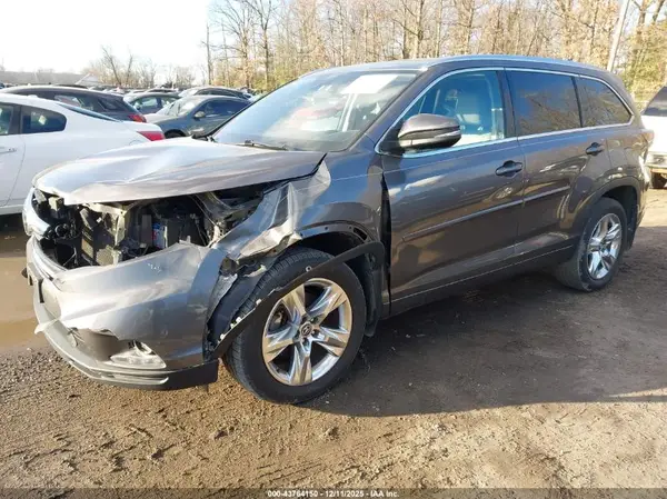 5TDDKRFHXGS327879 2016 TOYOTA HIGHLANDER - Image 2