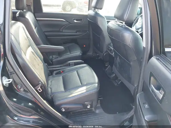 5TDDKRFHXGS330197 2016 TOYOTA HIGHLANDER - Image 8
