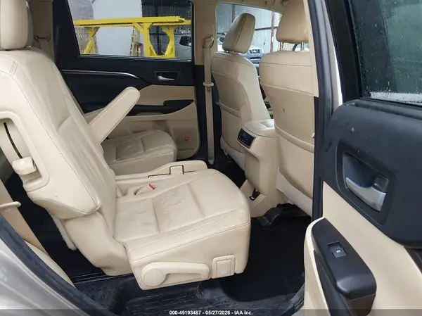 5TDDKRFHXGS345721 2016 TOYOTA HIGHLANDER - Image 8