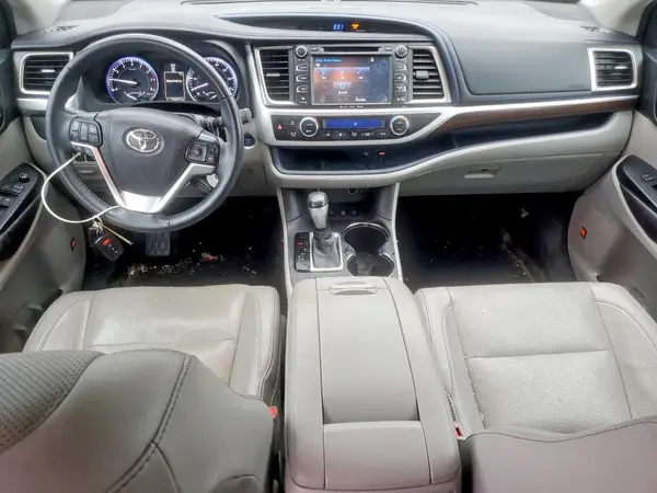 5TDDKRFHXGS346240 2016 TOYOTA HIGHLANDER - Image 8