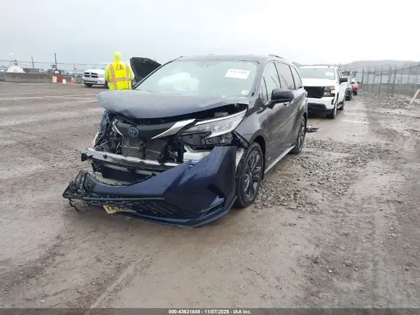 5TDDRKEC0MS015221 2021 TOYOTA SIENNA - Image 2