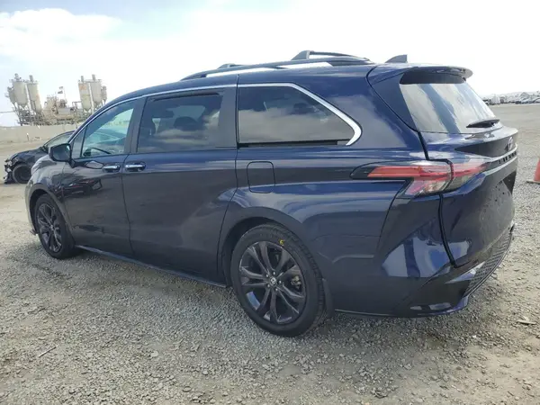 5TDDRKEC0NS093869 2022 TOYOTA SIENNA - Image 2