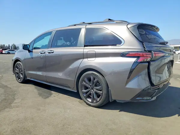 5TDDRKEC1NS127057 2022 TOYOTA SIENNA - Image 2