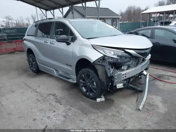 5TDDRKEC1RS188513 2024 TOYOTA SIENNA - Image 1