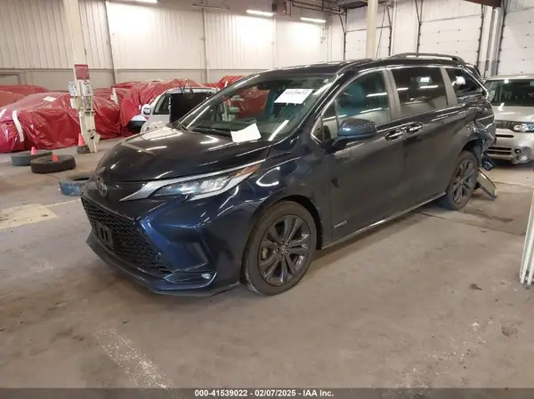 5TDDRKEC2MS020565 2021 TOYOTA SIENNA - Image 2
