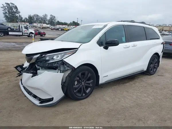 5TDDRKEC2MS068244 2021 TOYOTA SIENNA - Image 2