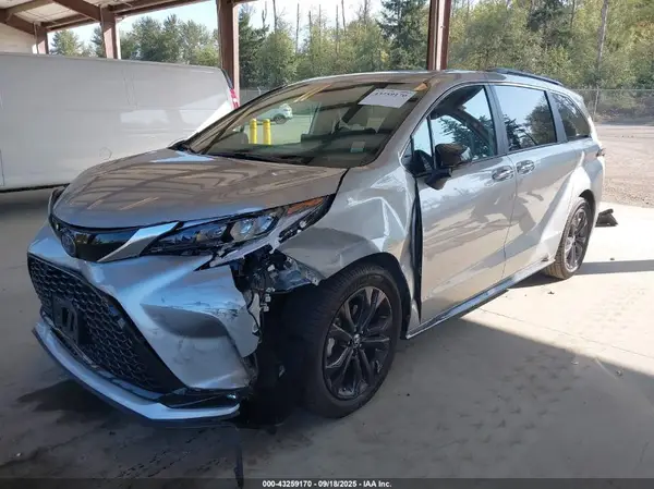 5TDDRKEC2NS127701 2022 TOYOTA SIENNA - Image 2