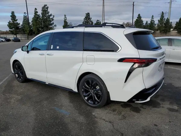 5TDDRKEC3PS175887 2023 TOYOTA SIENNA - Image 2