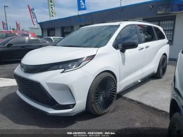 5TDDRKEC3RS210558 2024 TOYOTA SIENNA - Image 2