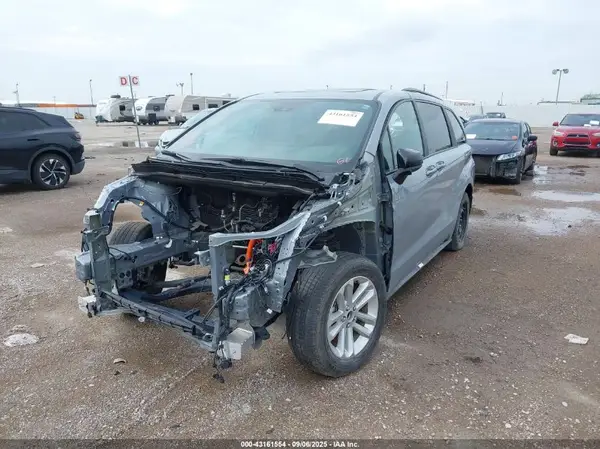 5TDDRKEC3SS250242 2025 TOYOTA SIENNA - Image 2
