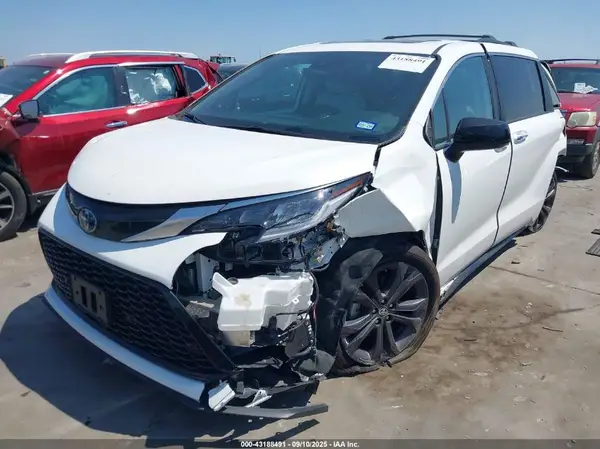 5TDDRKEC4RS210746 2024 TOYOTA SIENNA - Image 2