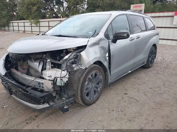 5TDDRKEC4SS237449 2025 TOYOTA SIENNA - Image 2