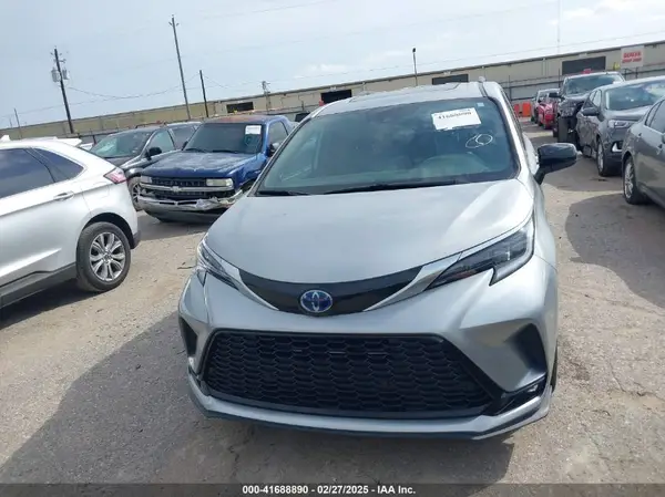 2021 TOYOTA SIENNA auction photo 6