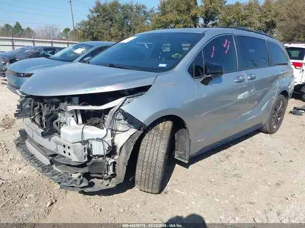 5TDDRKEC6MS060552 2021 TOYOTA SIENNA - Image 2