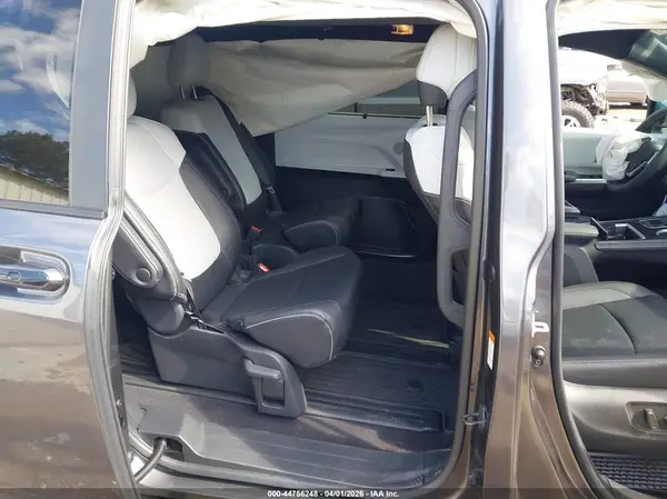 5TDDRKEC6SS280044 2025 TOYOTA SIENNA - Image 8
