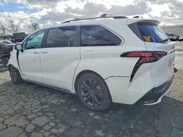 5TDDRKEC7MS001672 2021 TOYOTA SIENNA - Image 2