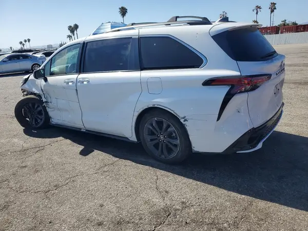 5TDDRKEC7NS105063 2022 TOYOTA SIENNA - Image 2