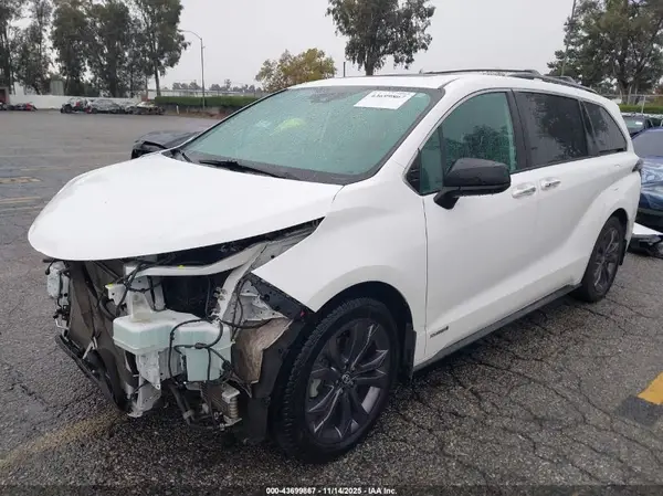 5TDDRKEC8MS065770 2021 TOYOTA SIENNA - Image 2