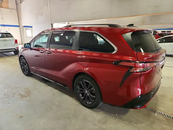 5TDDRKEC8NS111051 2022 TOYOTA SIENNA - Image 2